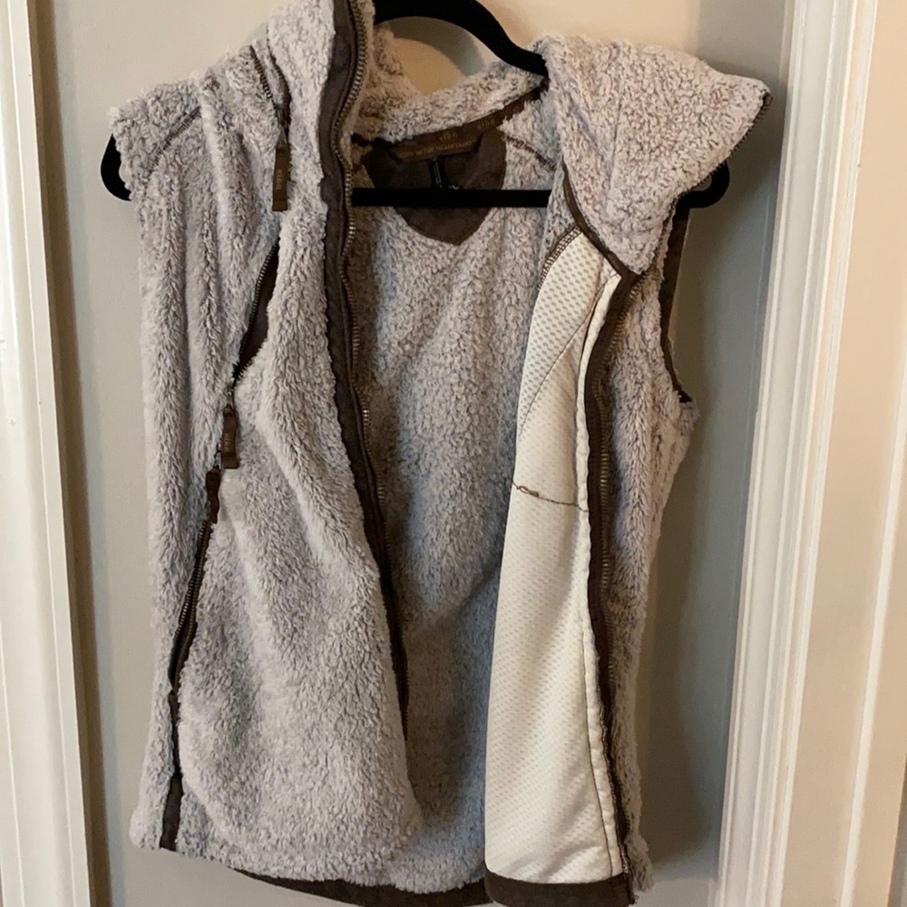 Kuhl Vest with zip away hood